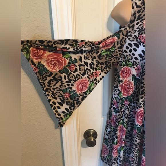 Lovely J Tunic - Picture 5 of 5